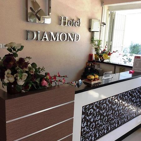 Hotel Diamond Makassar Buitenkant foto