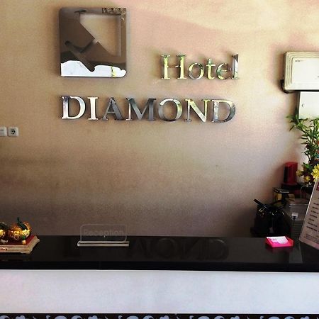 Hotel Diamond Makassar Buitenkant foto