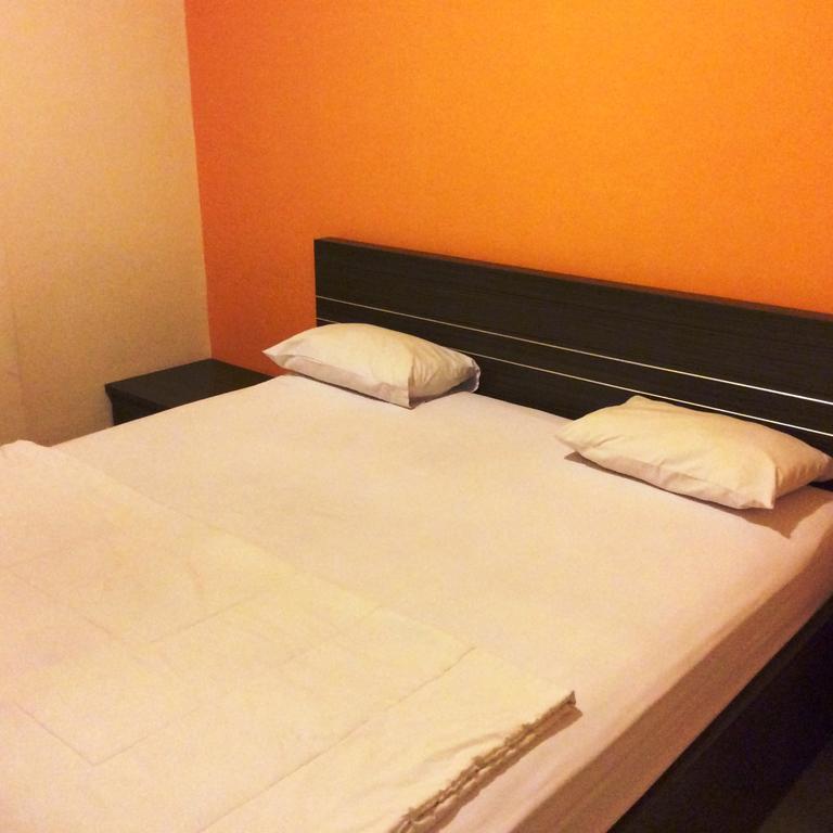 Hotel Diamond Makassar Buitenkant foto