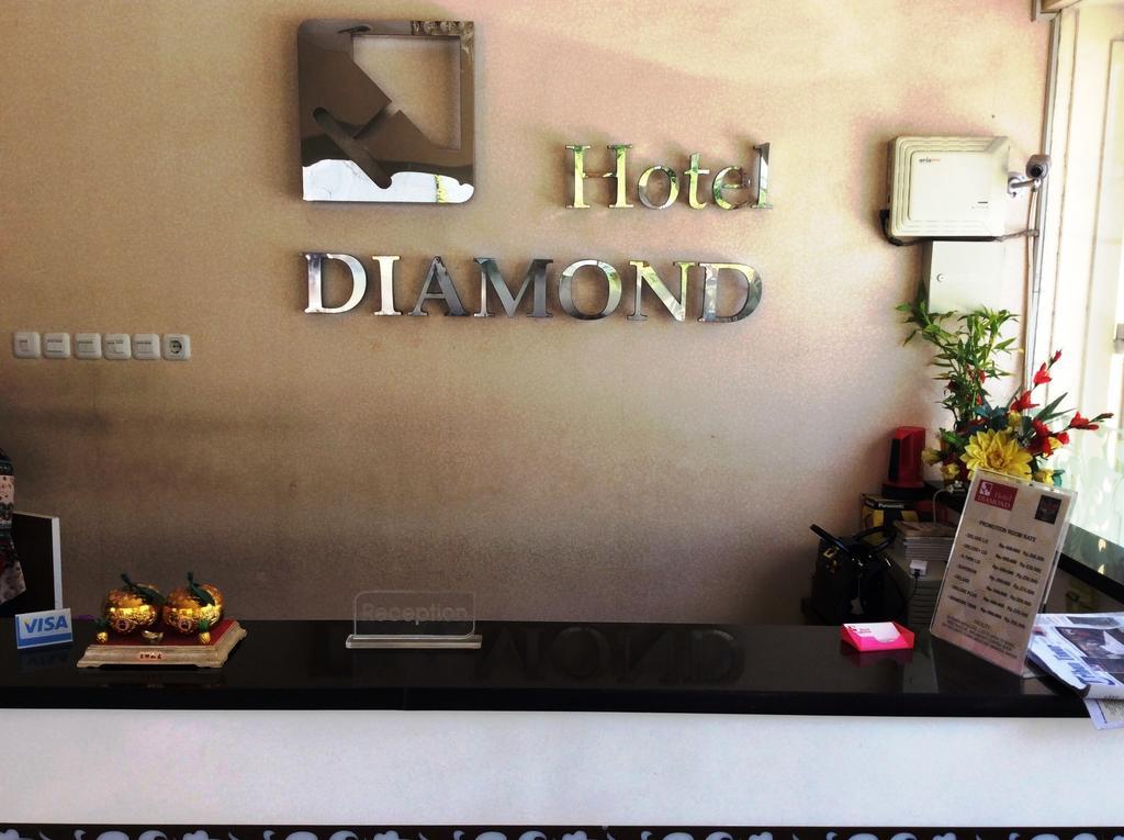 Hotel Diamond Makassar Buitenkant foto