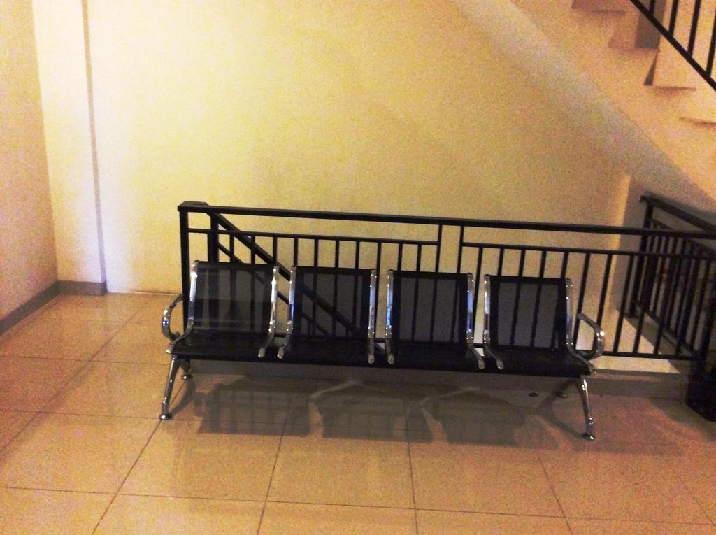 Hotel Diamond Makassar Buitenkant foto