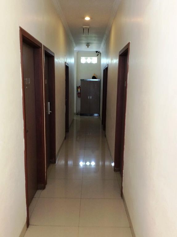 Hotel Diamond Makassar Buitenkant foto