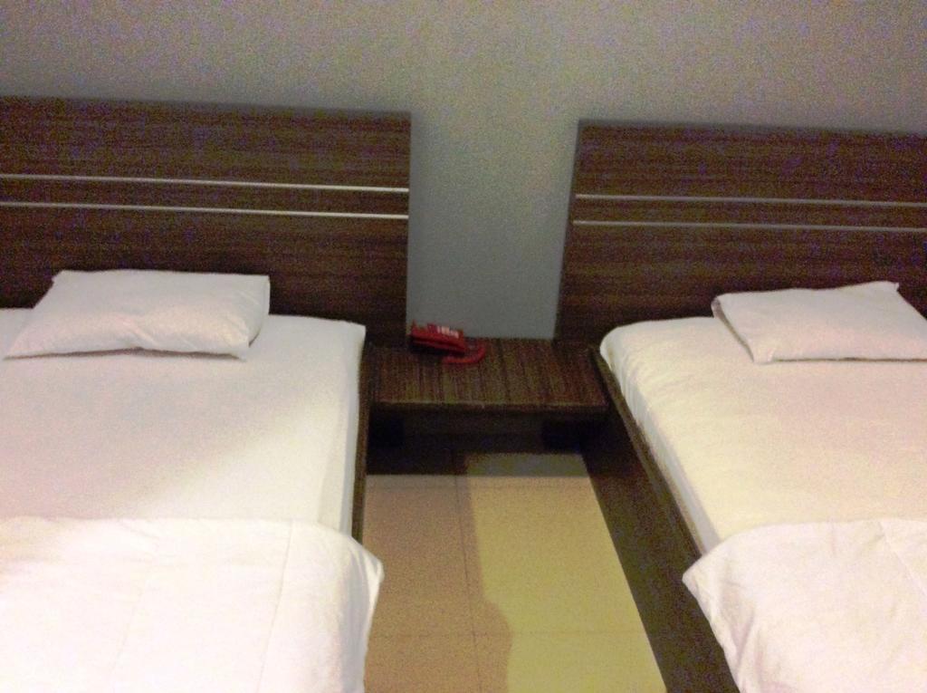 Hotel Diamond Makassar Kamer foto