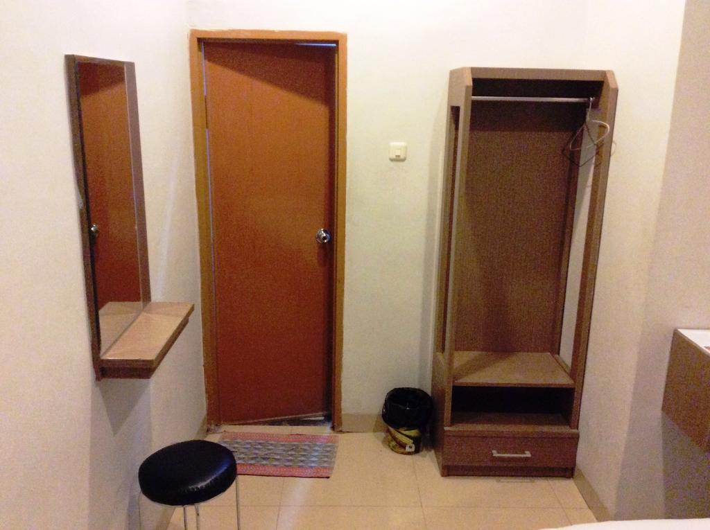 Hotel Diamond Makassar Kamer foto