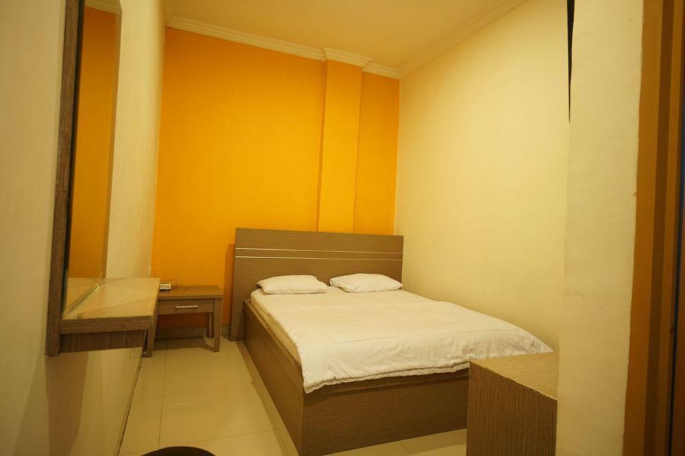Hotel Diamond Makassar Buitenkant foto