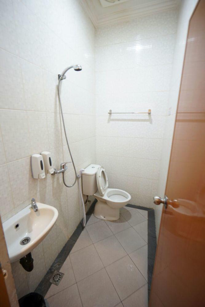Hotel Diamond Makassar Buitenkant foto
